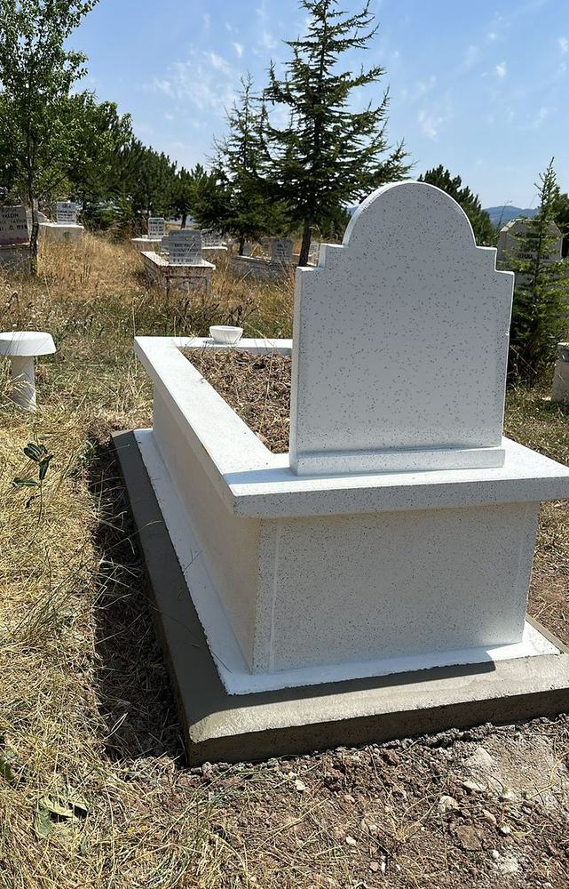 Beyaz mozaik, kemerli başlık